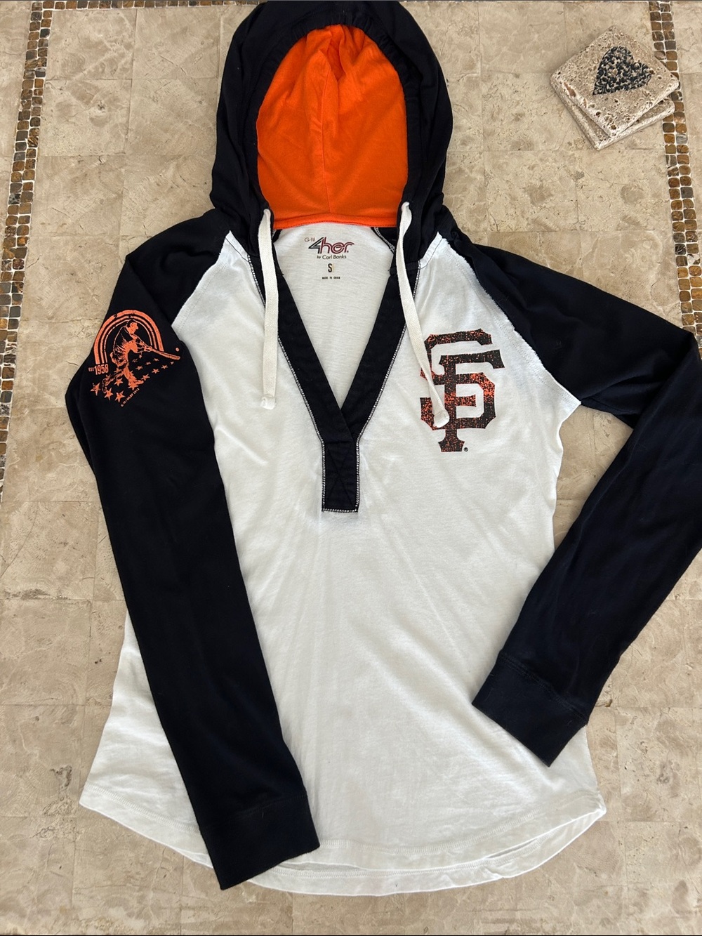 G-III 4Her SF Giants Hooded Raglan T-Shirt - Size S (Excellent Condition)